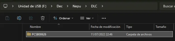 Pegado en la carpeta DLC de PS Vita.